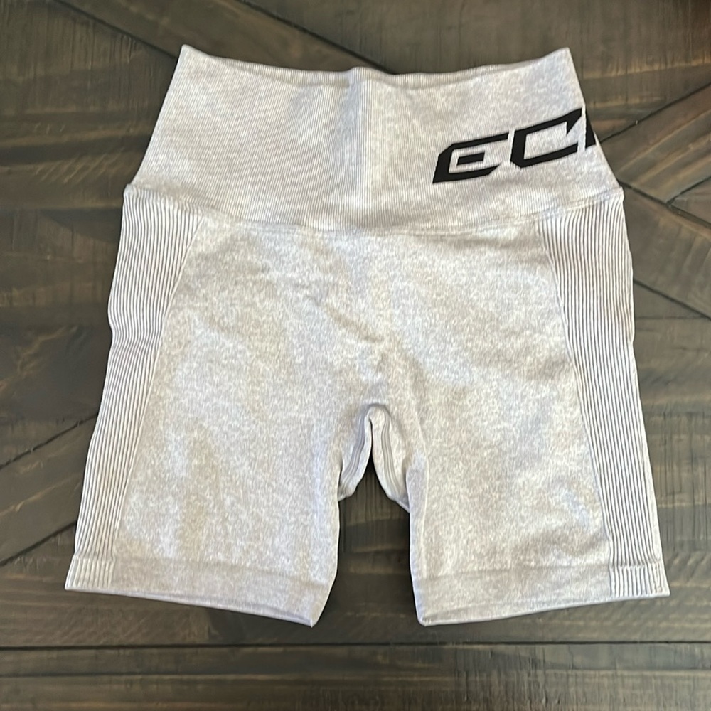ECHT Arise Scrunch Butt shorts
